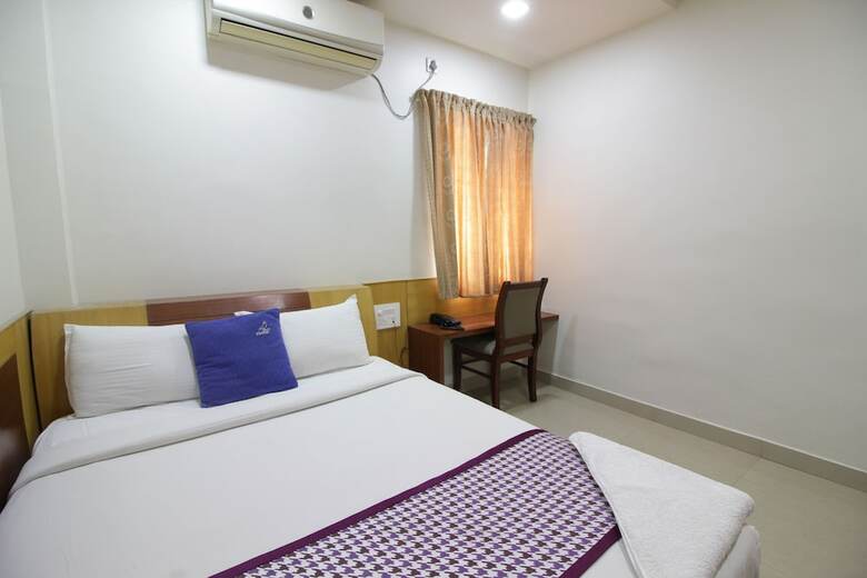 Hotel White Parrot