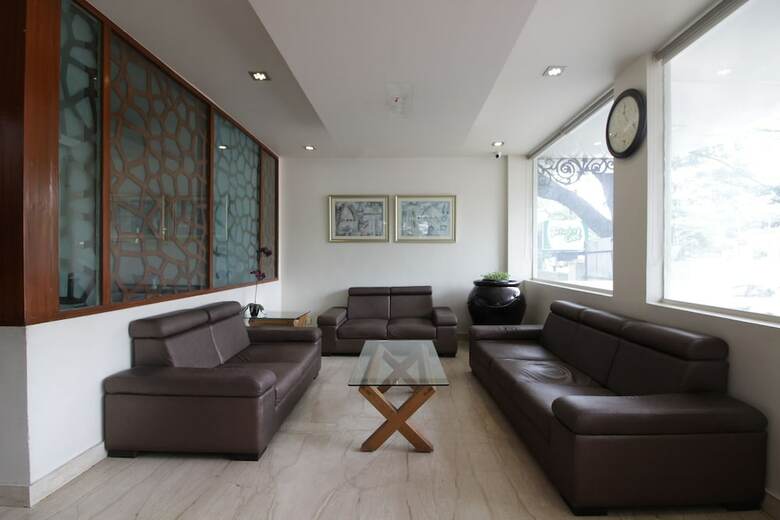 Hotel White Parrot