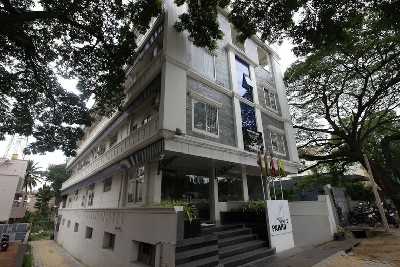Hotel White Parrot