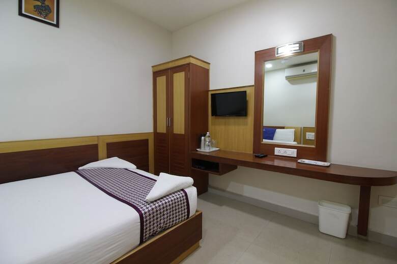 Hotel White Parrot