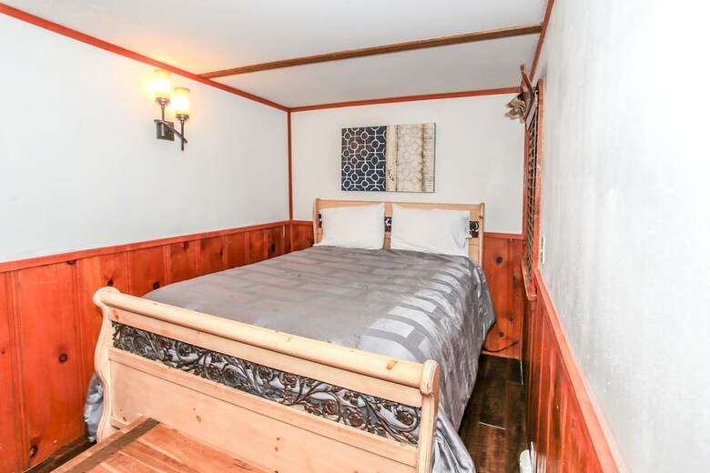 Cabana Ski Bunny Lodge