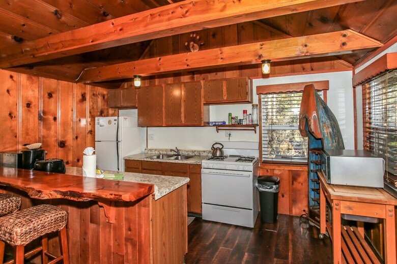 Cabana Ski Bunny Lodge