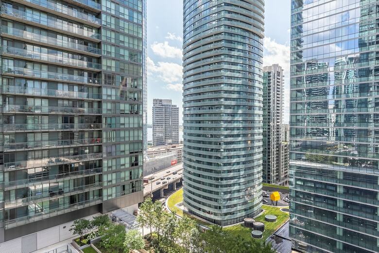 Apartamentos Simply Comfort. Maple Leaf Square