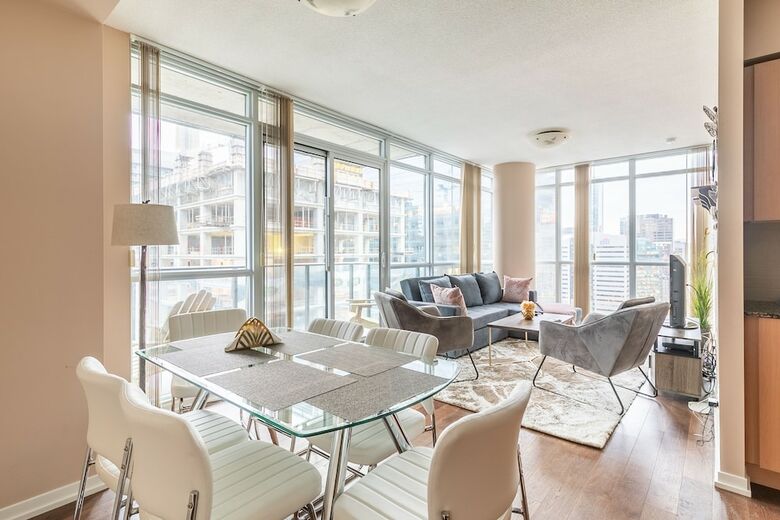 Apartamentos Simply Comfort. Maple Leaf Square