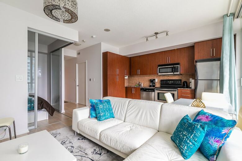 Apartamentos Simply Comfort. Maple Leaf Square