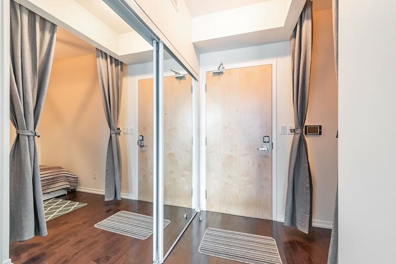 Apartamentos Simply Comfort. Maple Leaf Square