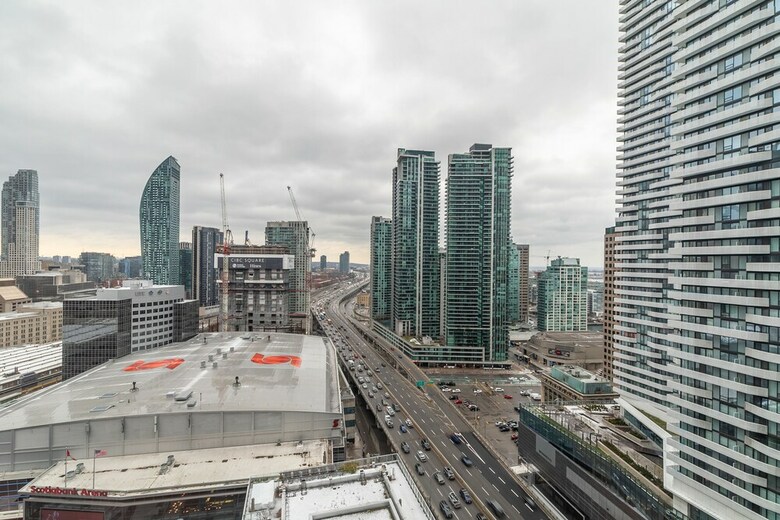 Apartamentos Simply Comfort. Maple Leaf Square