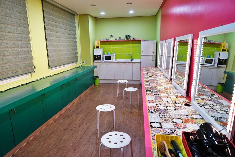 Hostal Party Guesthouse - Hostel