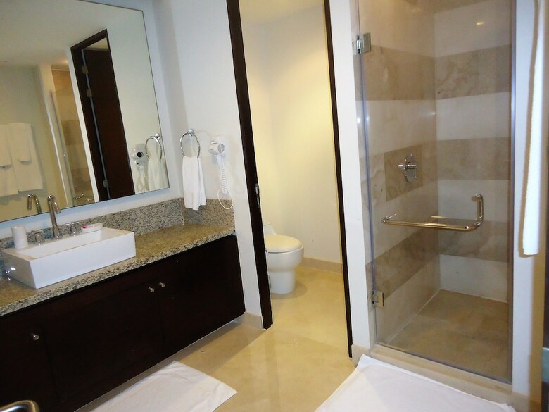 Aparthotel Tu Mirada Al Mar Beachfront Tower & Spa (3 Bedroom Condos)