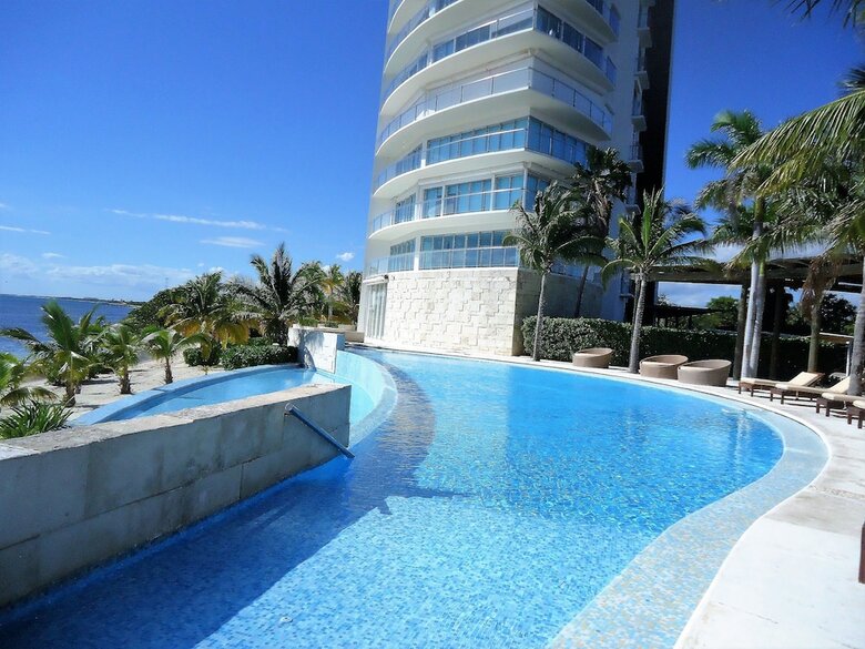Aparthotel Tu Mirada Al Mar Beachfront Tower & Spa (3 Bedroom Condos)