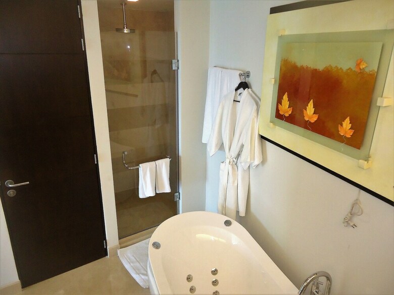 Aparthotel Tu Mirada Al Mar Beachfront Tower & Spa (3 Bedroom Condos)