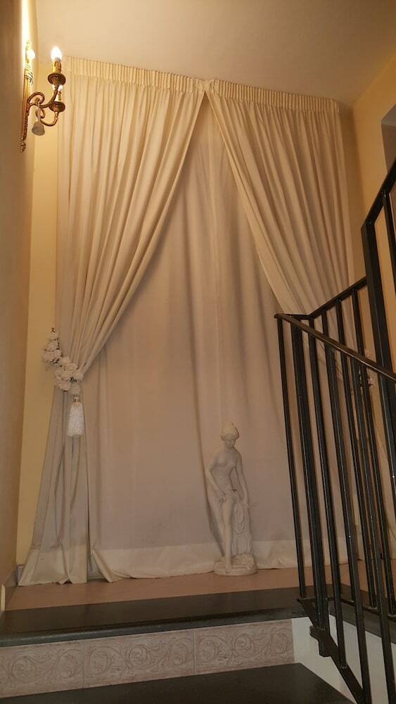 B&B Euthalia