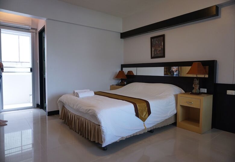 Hotel Borarn House