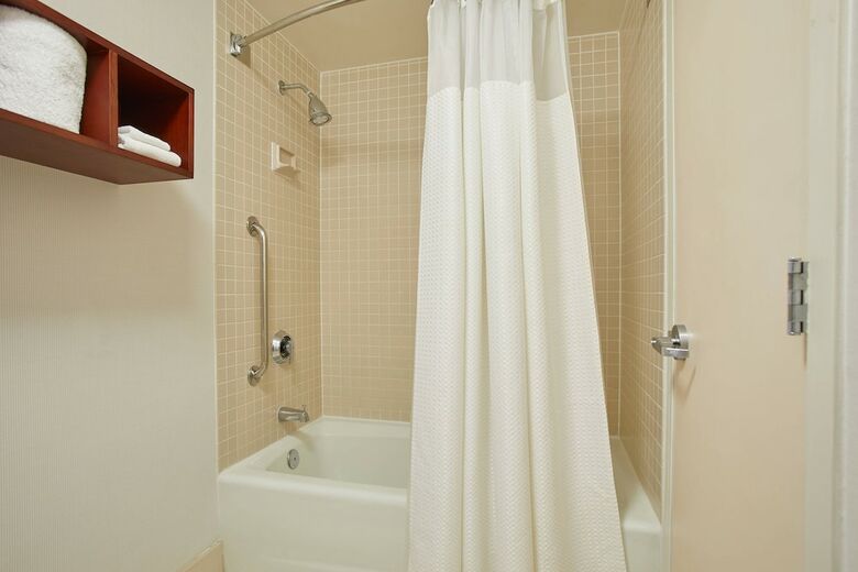 Hotel Courtyard By Marriott Atlanta Windy Hill/ballpark