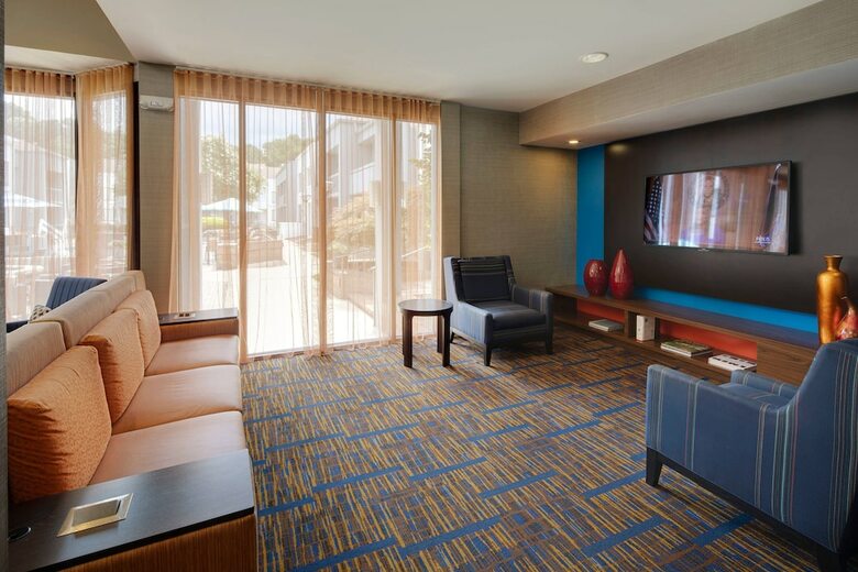 Hotel Courtyard By Marriott Atlanta Windy Hill/ballpark