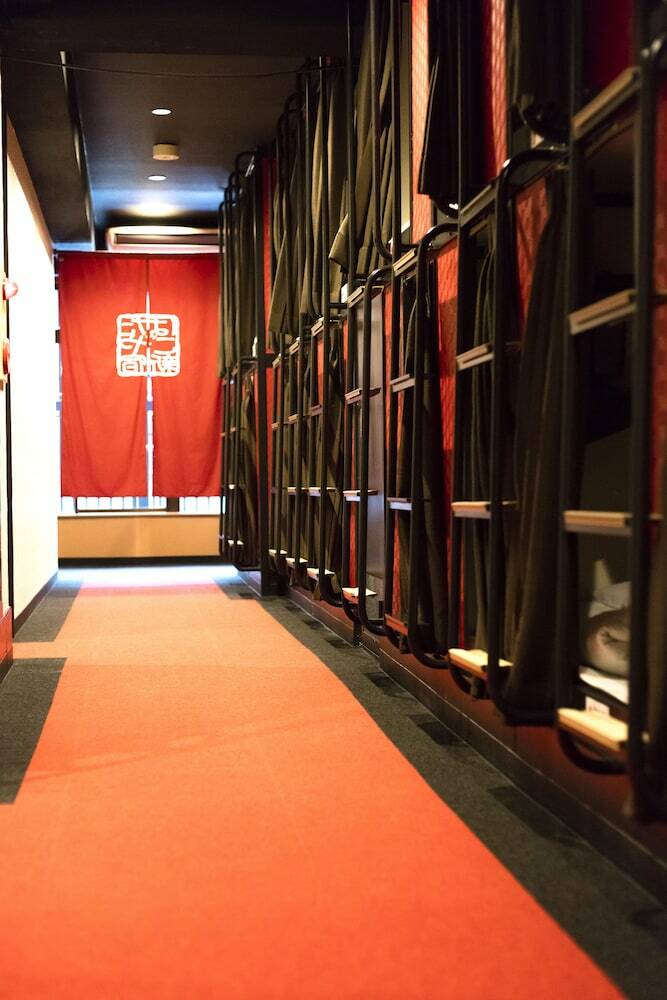 Capsule Hotel Hatagoya