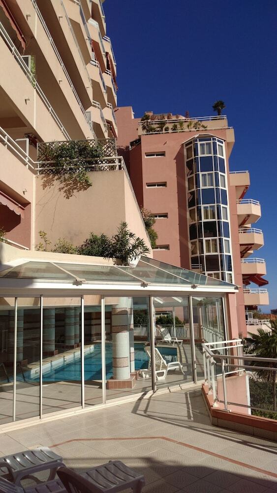 Monaco Pool Seaview Apartments