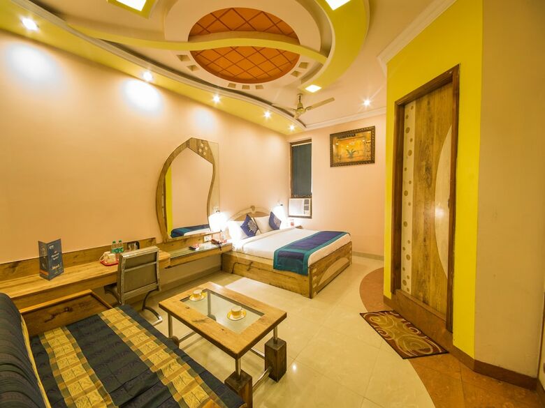 Oyo 2353 Hotel Deep