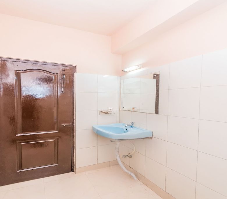 Hotel Oyo 9389 Near Vip Road