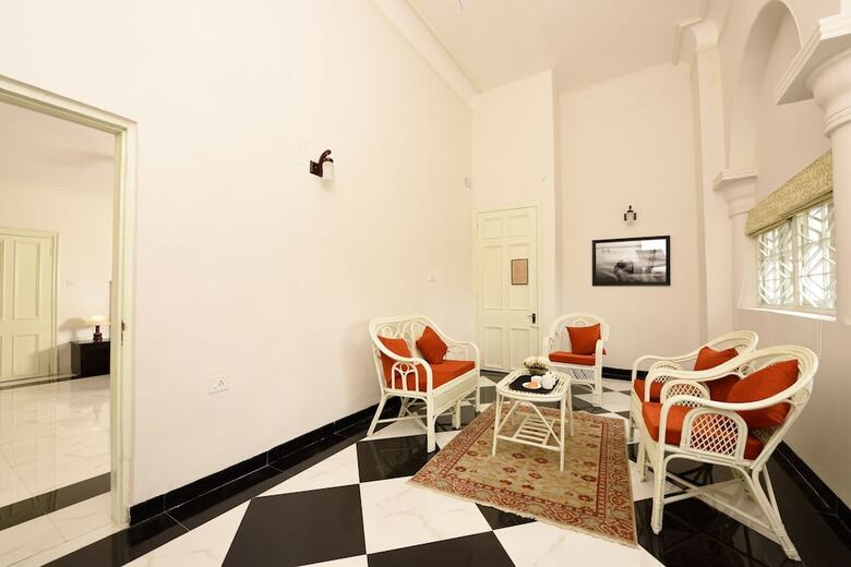Hotel Oyo 6760 Chowdhury Estate Premium