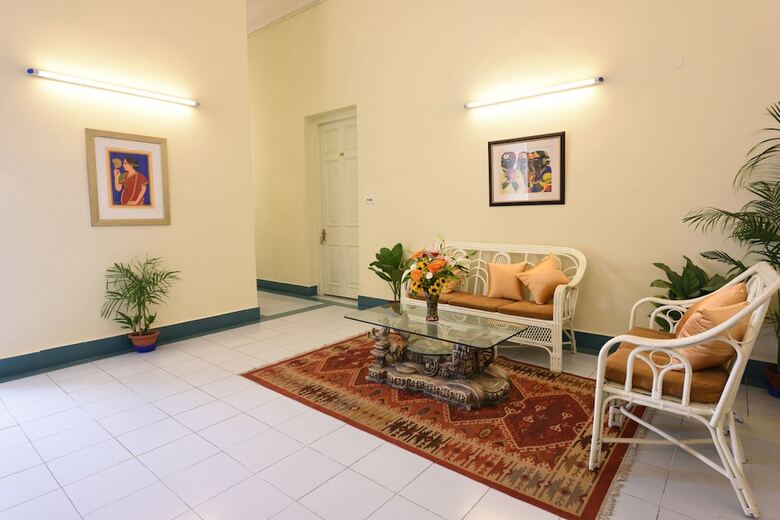 Hotel Oyo 6760 Chowdhury Estate Premium