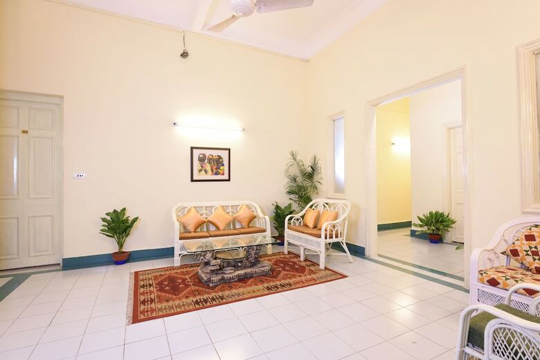 Hotel Oyo 6760 Chowdhury Estate Premium