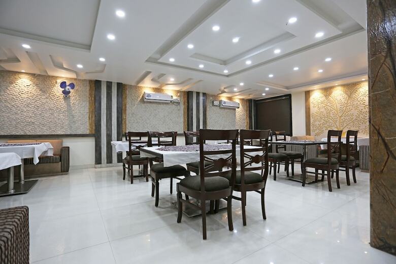 Hotel Oyo 9919 Nandgiri Palace