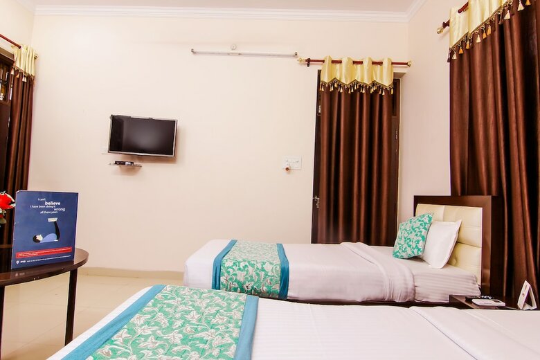 Hotel Oyo 6842 Garden Gates Inn
