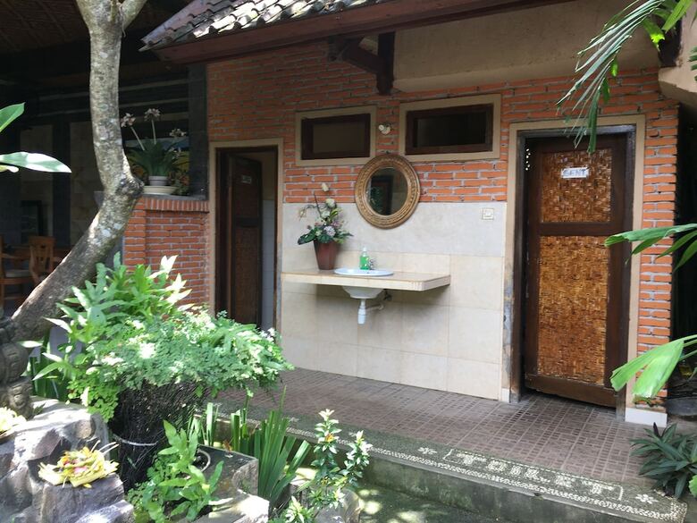 Cafe Wayan & Cottages