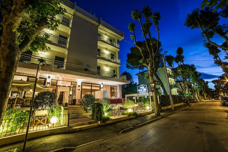 Hotel De La Ville