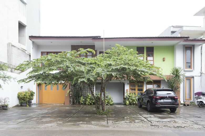 Hotel Reddoorz Plus Near Cilandak Town Square 2