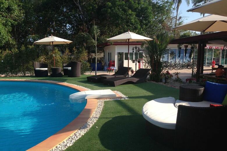 Hotel Check In & Chill Out Laem Sok Pier
