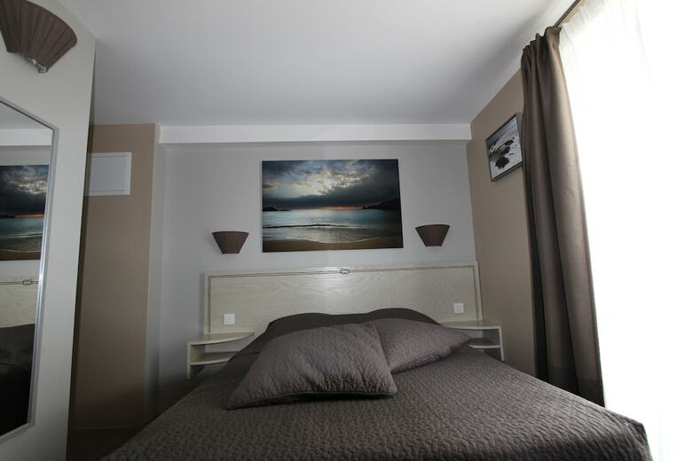 Residence Hoteliere Sarah Bernard