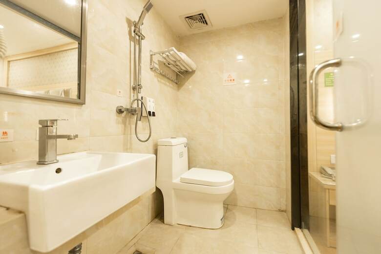 Oyo 8011 Hotel