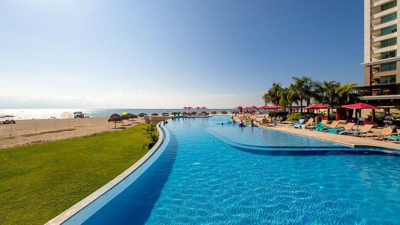 24th Floor Beachfront 1 Bedroom