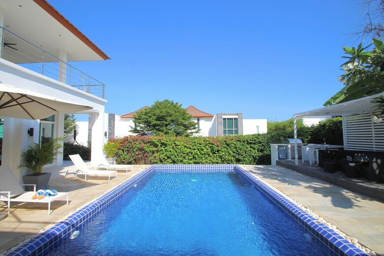 Villa Hua Hin 5 Bedrooms Mansion B3