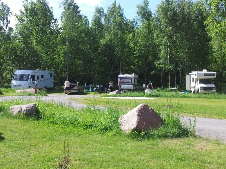 L�ngsj�n Stugor & Camping