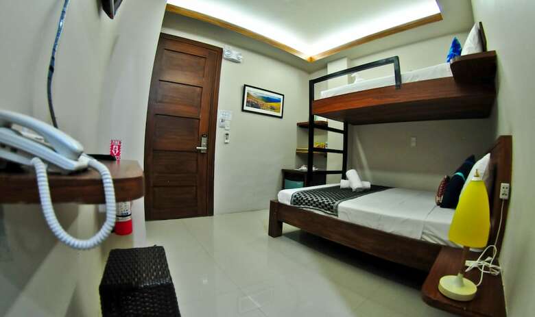 Hotel Four Thirteen Suites