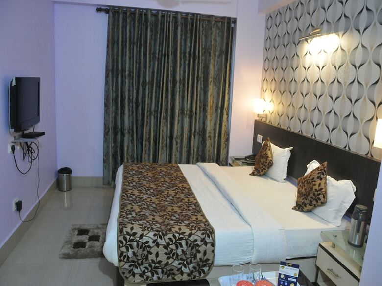 Hotel Oyo 3353 Apartment Royal Residency