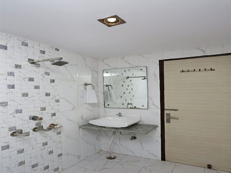 Oyo 10733 Hotel Kingdom Of Sai