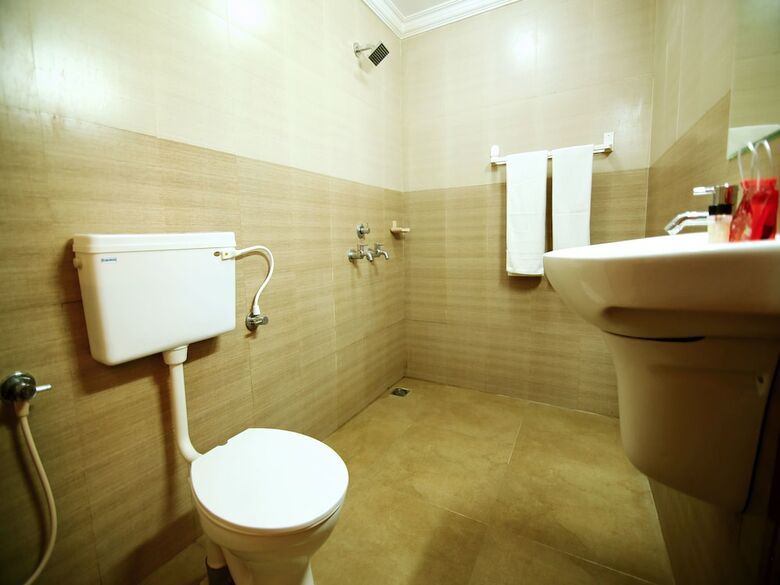 Oyo 2887 Hotel Sn International