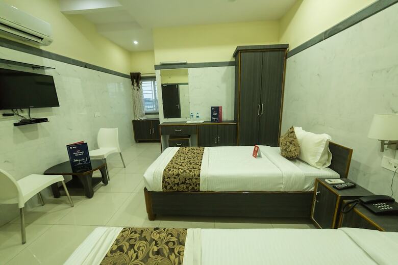 Oyo 9352 Hotel Src Grand