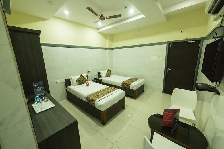 Oyo 9352 Hotel Src Grand