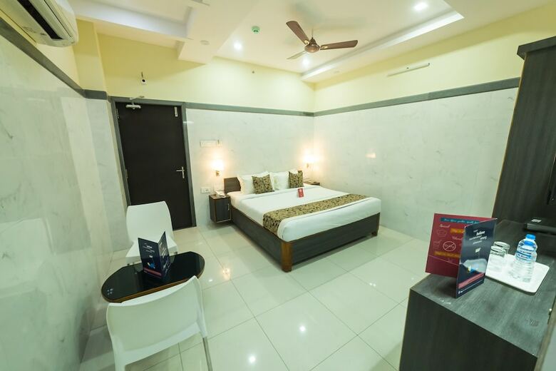 Oyo 9352 Hotel Src Grand