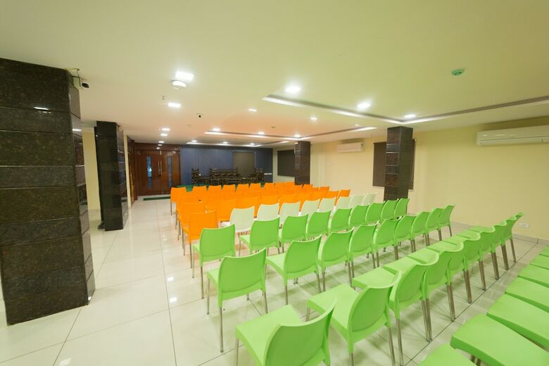 Oyo 9352 Hotel Src Grand