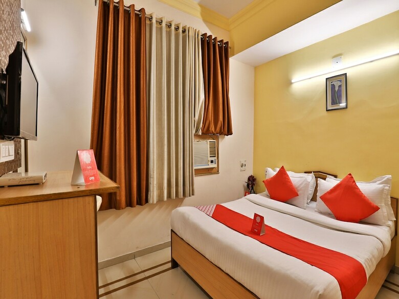 Oyo 9751 Hotel Vrundavan Residency