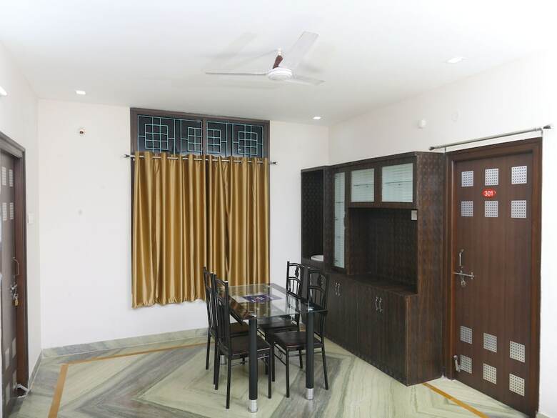 Hotel Oyo 9226 Near Railway Station
