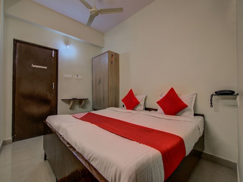 Hotel Oyo 10743 Silver Villa Guest House