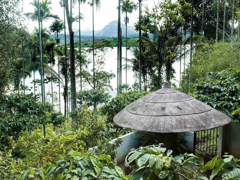 Hotel Oyo 9676 Karapuzha Island Resort