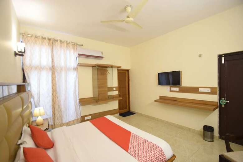 Oyo 11567 Hotel Shivalik Hills